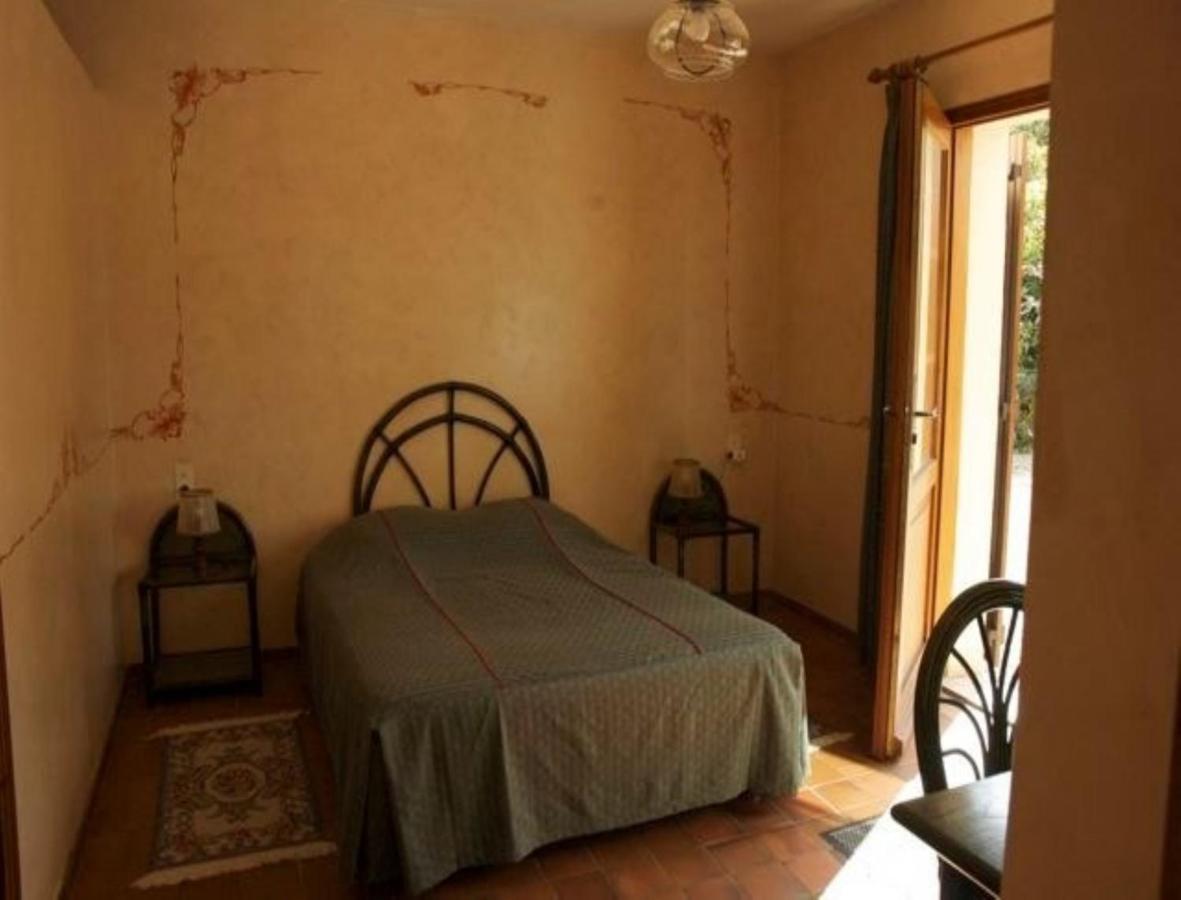 Chambres D'Hotes Les Pierries Vézannes Pokój zdjęcie